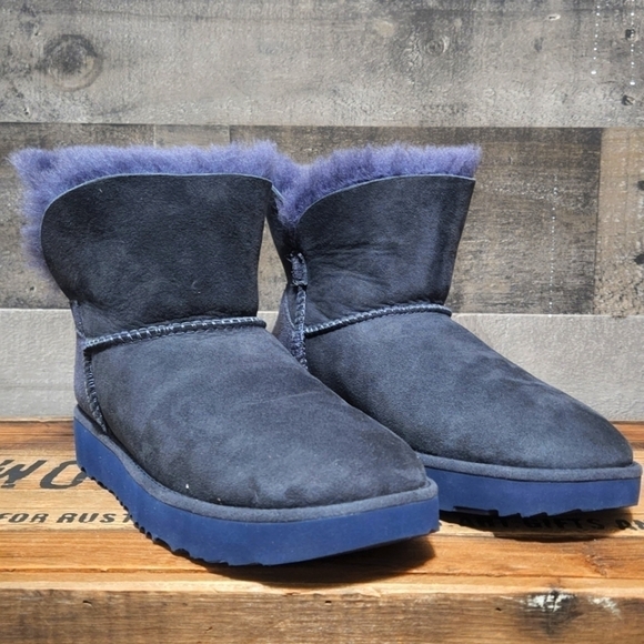 New UGG Classic Cuff Short Boot | Size 5.5 W - Picture 2 of 10